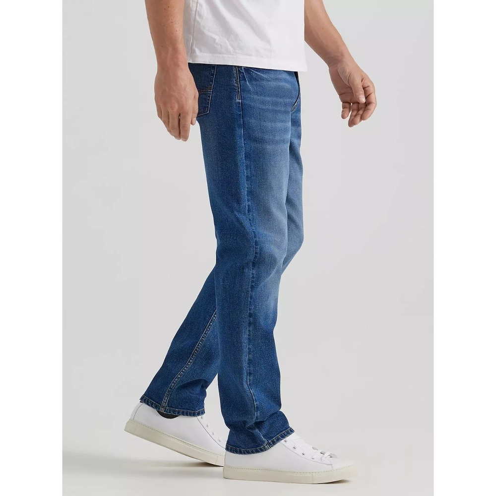NEW Wrangler Jeans Mens 32x34 Premium Athletic Fit, Halifax Wash‎